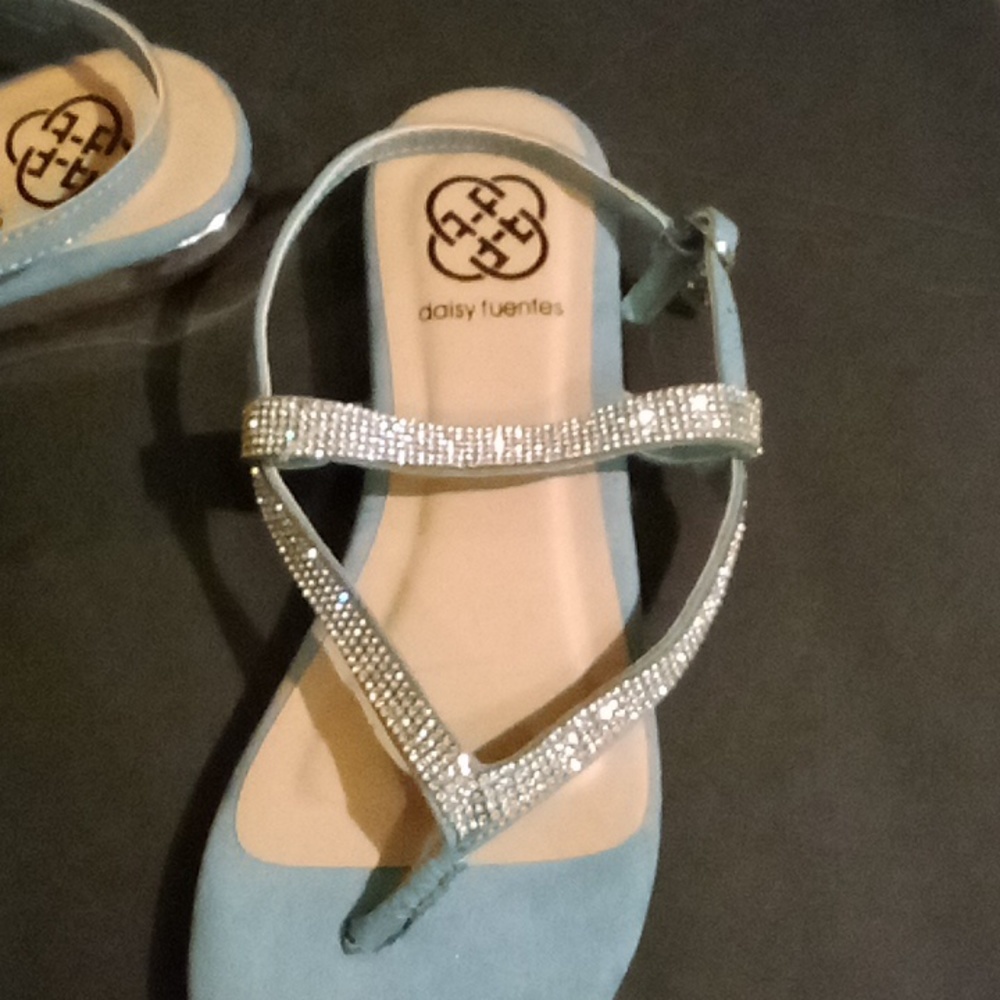 Daisy Fuentes sandals - Picture 2 of 4